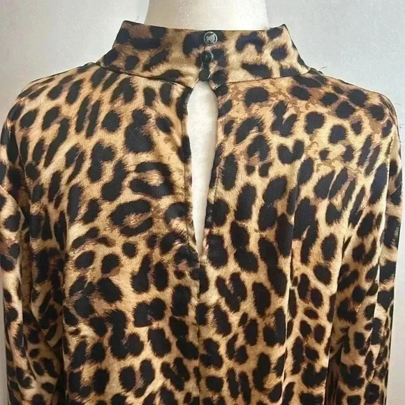 Vince Camuto animal print long  sleeve blouse size M - Picture 5 of 6